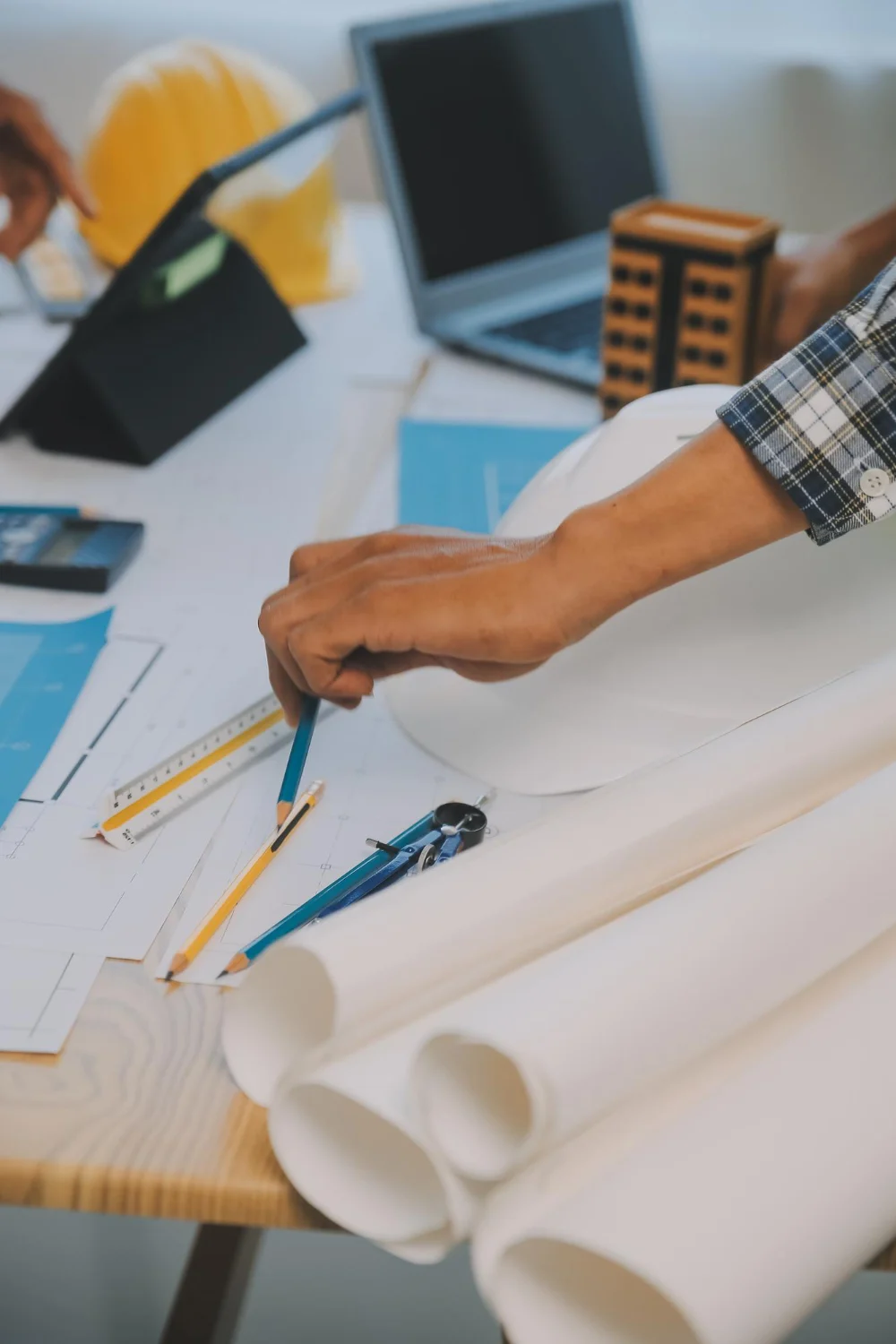 التنفيذ والإشراف الهندسي